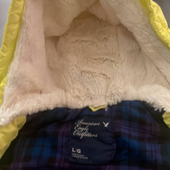 AMERICAN EAGLE 🦅 YELLOW VEST! - Picture 2 of 5